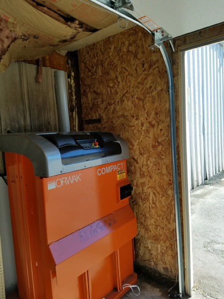 Lincoln's Country Store - 3115 Baler