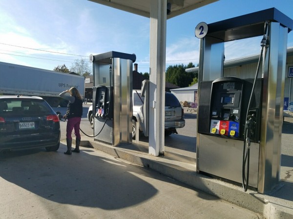 Lincoln's Country Store - Gas Pumps